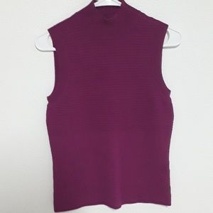 Sleeveless turtleneck top